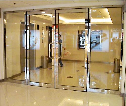 大玻璃防火門的優(yōu)勢有哪些？